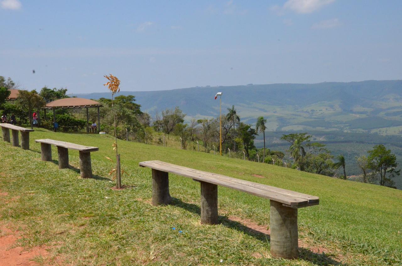 Suites Ambiente Familiar -Prox Do Thermas Águas de São Pedro Buitenkant foto